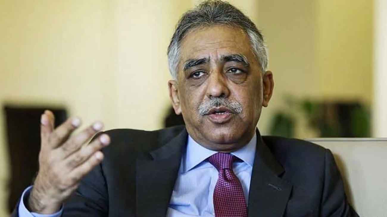 Former Sindh governor Muhammad Zubair decides to join PTI Ex-PML-N leader Muhammad Zubair engaging in conversation with his hand raised in the air