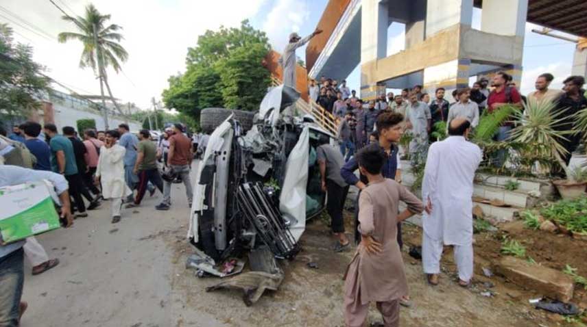 Karachi Karsaz Road accident