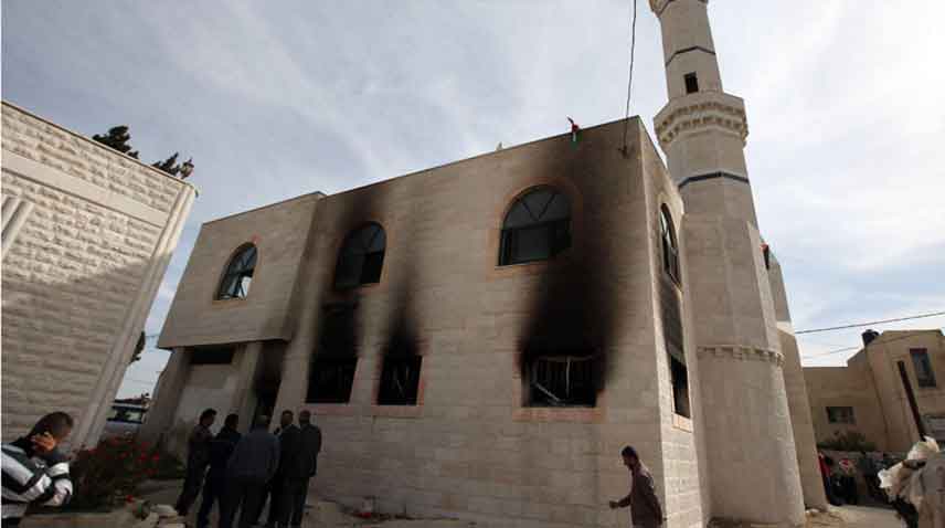 Israeli settlers set fire to West Bank mosque 