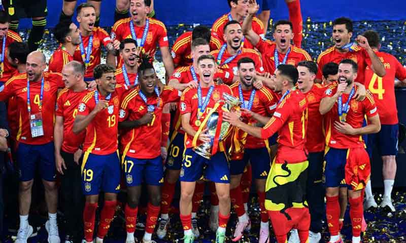 Sublime Spain strike late to win record fourth Euro crown