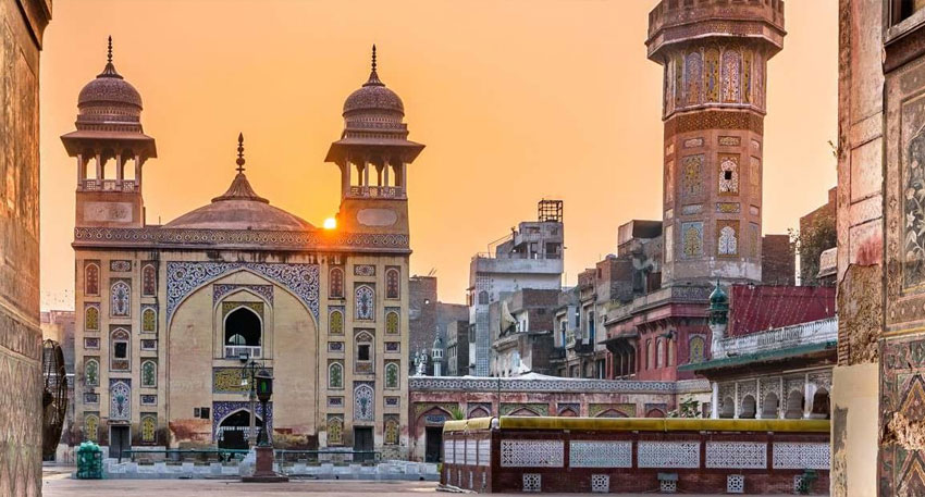 Model, photographer face FIR after shoot at Masjid Wazir Khan 