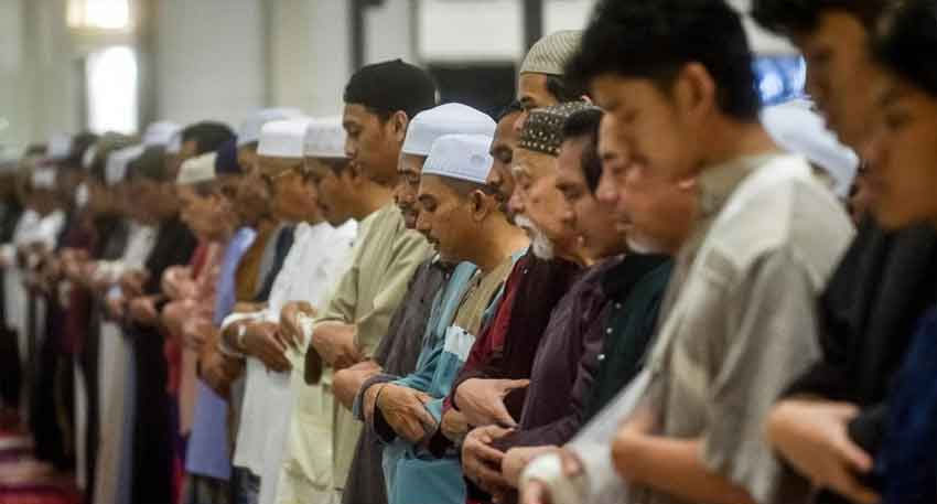 Muslim men face Rs200,000 fine and jail for skipping Friday prayers File photo