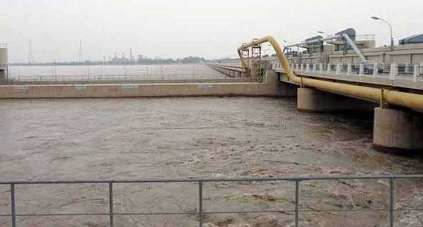 Flood threat in Punjab rivers, PDMA issues high alert File Photo