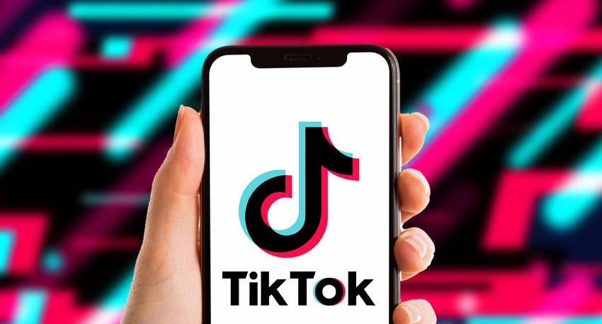 TikTok turns into a messaging platform with voice and media in DMs TikTok turns into a messaging platform with voice and media in DMs