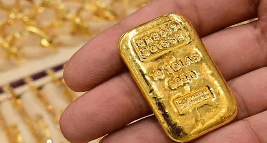 Gold prices tumble in Pakistan as global market dips sharply