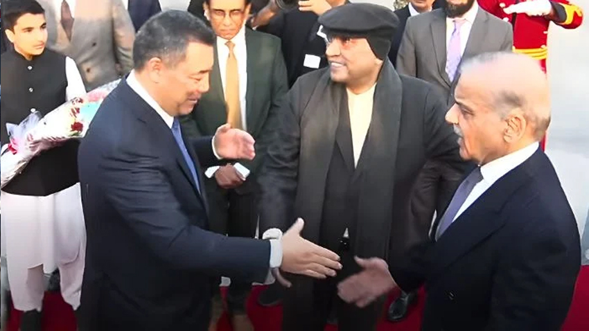 Prime Minister Shehbaz Sharif and President Asif Ali Zardari welcome Kyrgyzstan President Sadyr Zhaparov in Islamabad. File Photo