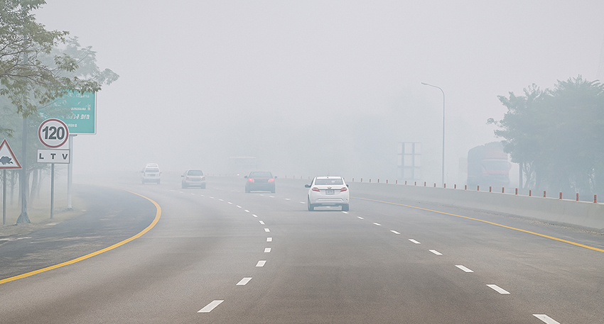 Heavy fog shuts major motorways as Lahore’s AQI hits hazardous levels