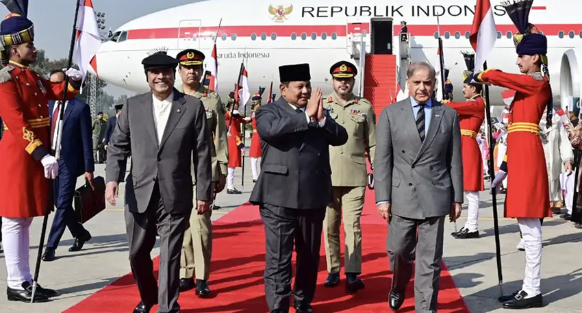 President Asif Ali Zardari and Prime Minister Shehbaz Sharif received Indonesia’s President Prabowo Subianto upon his arrival in Islamabad on Dec8. File Photo