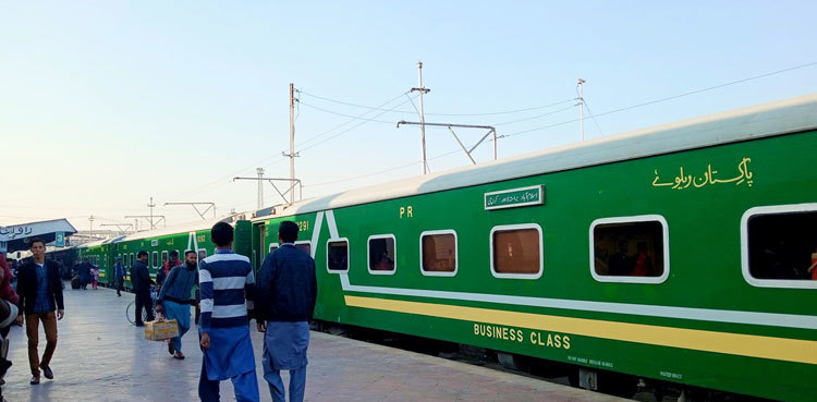 Dense fog delays trains across Punjab; Schedules revised