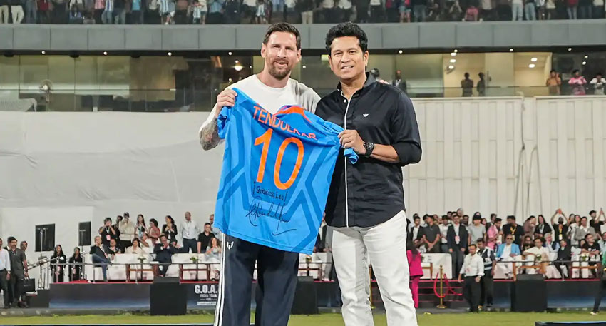 Sachin Tendulkar meets Lionel Messi, gifts Team India Jersey