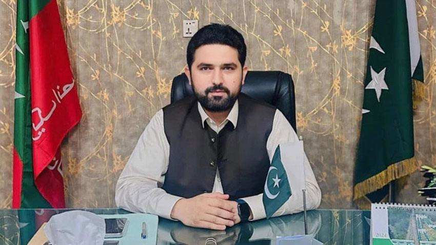 KP CM Sohail Afridi posing for a picture while sitting in his office. File Photo
