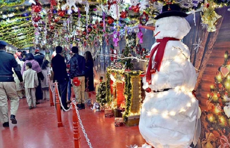 Pakistani Christians celebrate Christmas with religious fervour