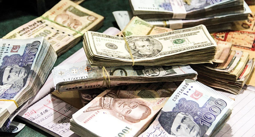 FIA seized Rs1.9 billion and arrested 667 people in crackdown on hawala and illegal currency exchange. File photo