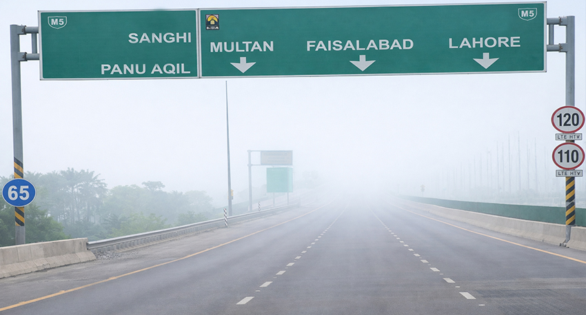 Dense fog disrupts motorway traffic across Punjab