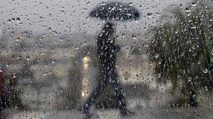 Karachi receives first winter rain as cold intensifies across Sindh