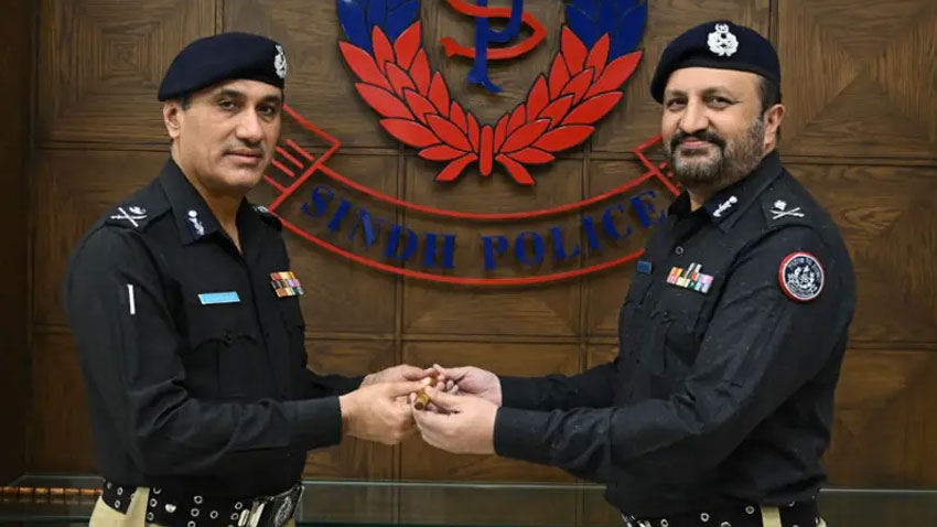 Karachi police chief Javed Akhter Odho taking charge of acting IGP from Ghulam Nabi Memon at City Police Office, Karachi, Dec 31, 2025. via X