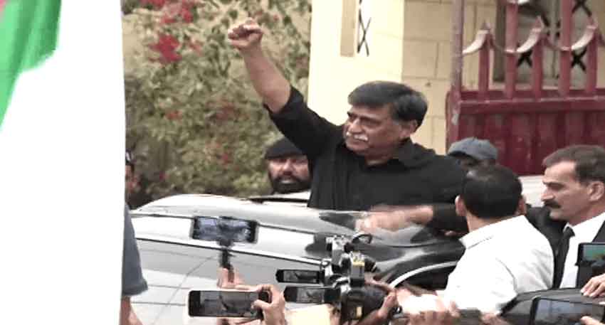 Muhajir Qaumi Movement Chief Afaq Ahmed released from jail as court grants bail 