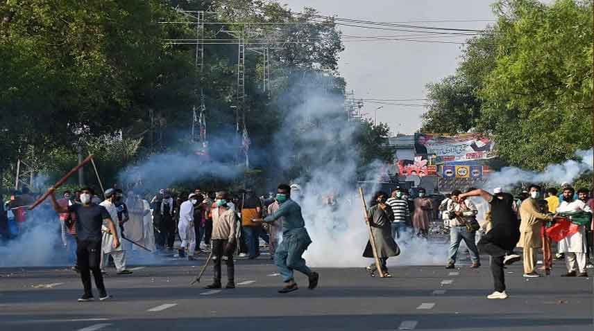 19 convicted in May 9 riots granted pardon: ISPR PTI supporters clash with police during a protest
