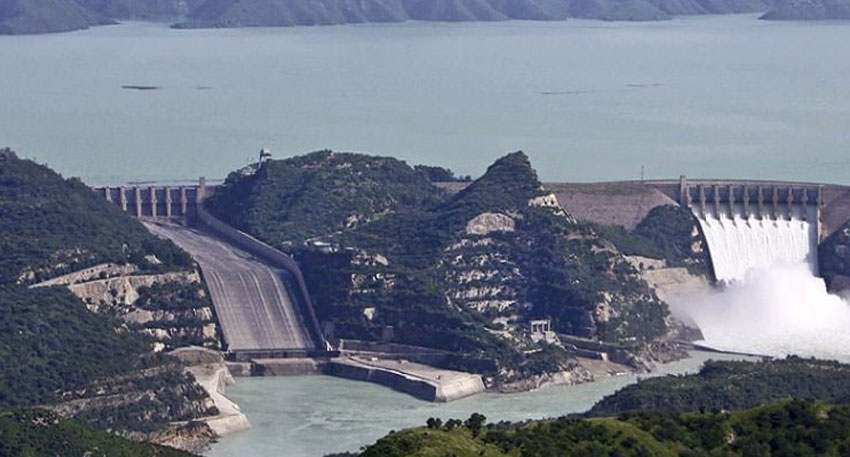 Tarbela dam overflow triggers flood warning File Photo