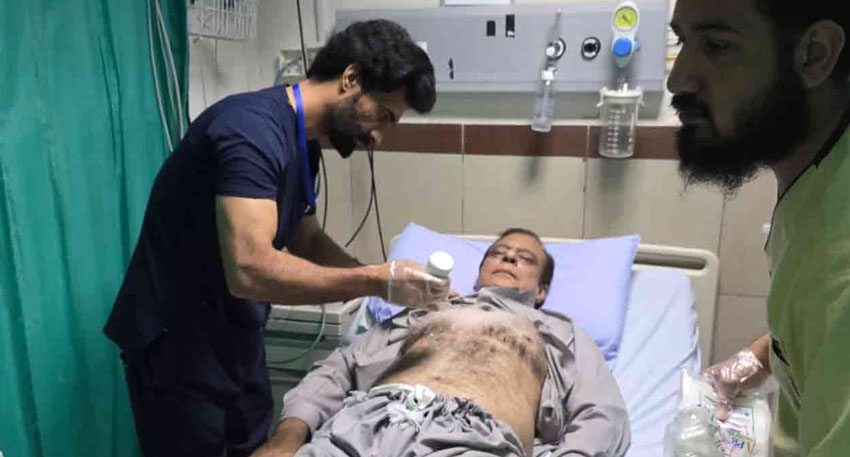 Shibli Faraz hospitalized after experiencing chest pain file photo