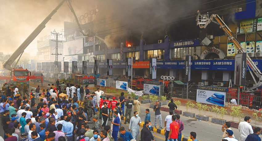 Massive fire erupts at Hafeez Center Lahore File Photo