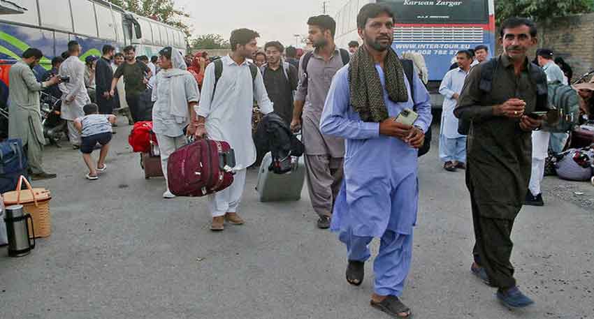 Safe return from Iran: What govt is doing to bring Pakistanis home