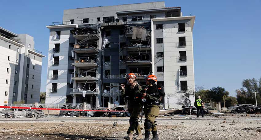 Israel and Iran trade blows—Can Europe’s diplomacy stop what’s coming next? Israeli soldiers work at an impact site following Iran missile strike on Israel, in Beer Sheva, Israel, June 20, 2025. REUTERS