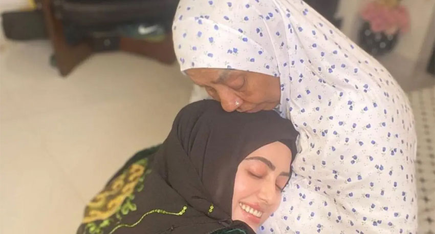 Sana Khan mourns mother's death; emotional videos go viral Sana khan mourns mother death; emotional videos go viral
