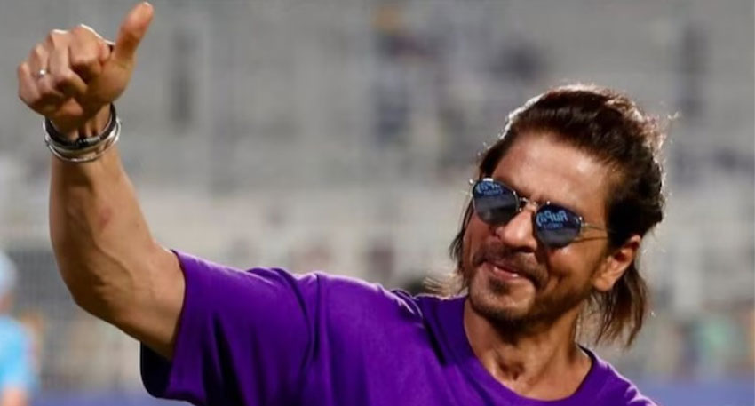 Shah Rukh Khan recruits two Pakistani star players for his team Shah Rukh Khan recruits two Pakistani star players for his team