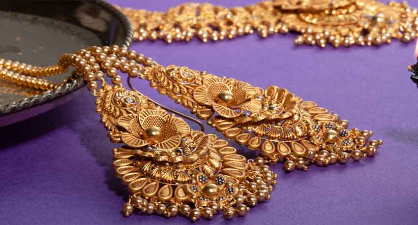 Gold prices crash in Pakistan and worldwide - Should you buy now?