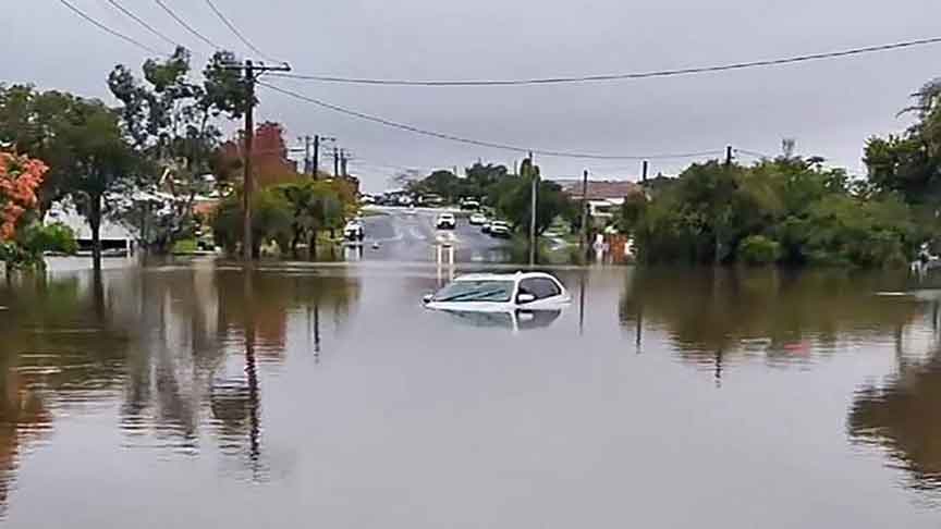 Australia begins clean-up after floods kill 5, damage 10,000 properties