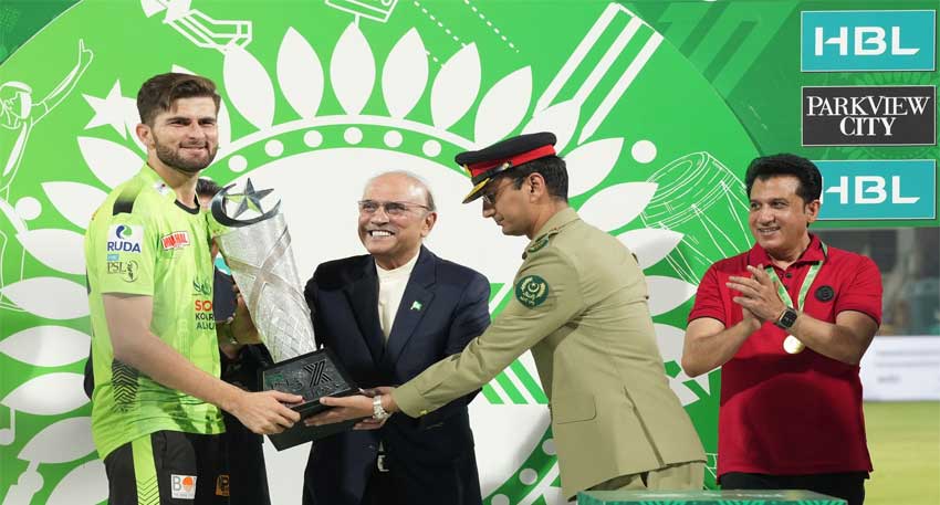 How much cash reward did Lahore Qalandars receive after their PSL 10 final win over Quetta Gladiators? File Photo