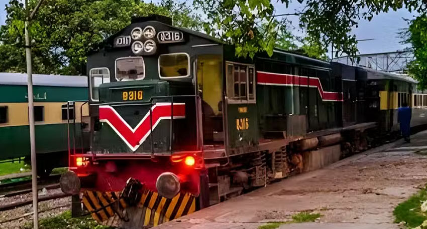 Pakistan railways unveils upgraded train on Lahore–Sialkot route