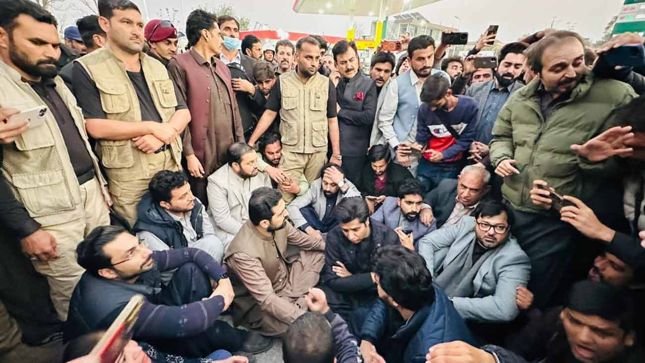 CM Sohail Afridi stages sit-in outside Adiala Jail over denied meeting with Imran Khan