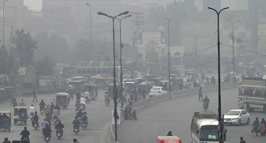 Smog intensifies in Lahore as air quality hits hazardous levels on Monday Lahore smog update today