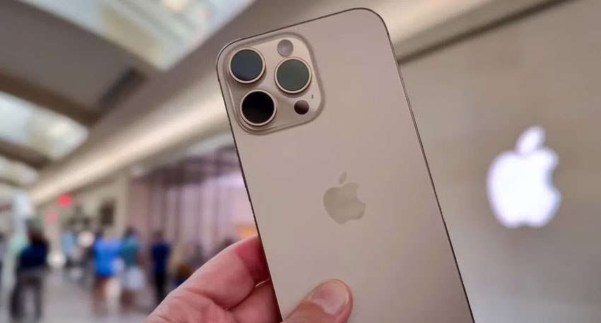 iPhone 16 and 16 Pro users report major glitch in Pakistan File Photo