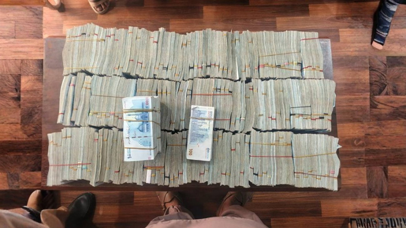 Billions of Iranian rials seized in Karachi as smuggling gang busted