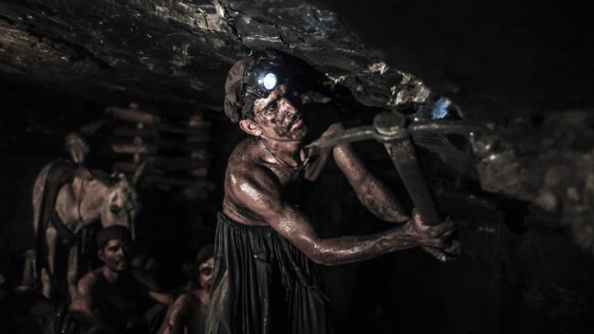Rescue teams conclude a 45-hour operation after recovering the bodies of all 34 miners. File photo