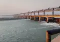 Low-level flood persists at Chashma and Jinnah barrages
