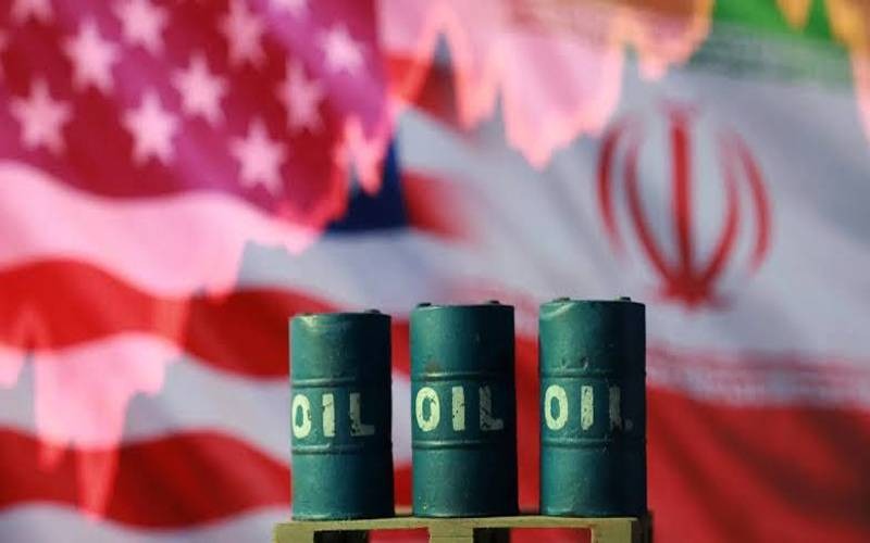 Oil prices hold near weekly peak as US-Iran tensions cloud Hormuz hopes