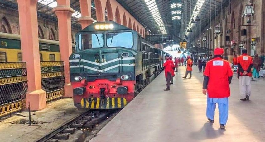 Pakistan Railways to resume Shalimar Express with 14% discount. File photo