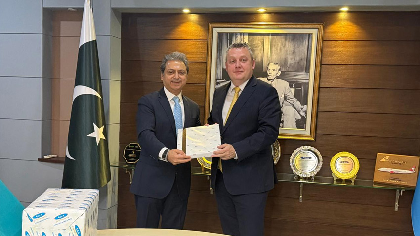 Pakistan-US direct flights: US delegation backs efforts to restore air link.