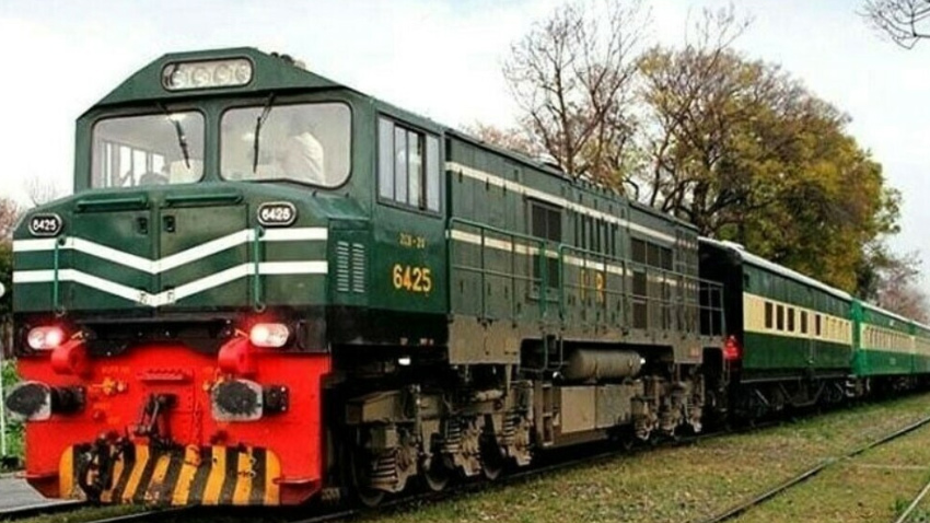 Pakistan Railways restores the Babu Passenger train between Lahore and Lala Musa after six years. File photo