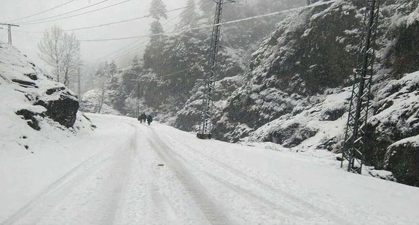 Heavy snowfall blankets northern Pakistan