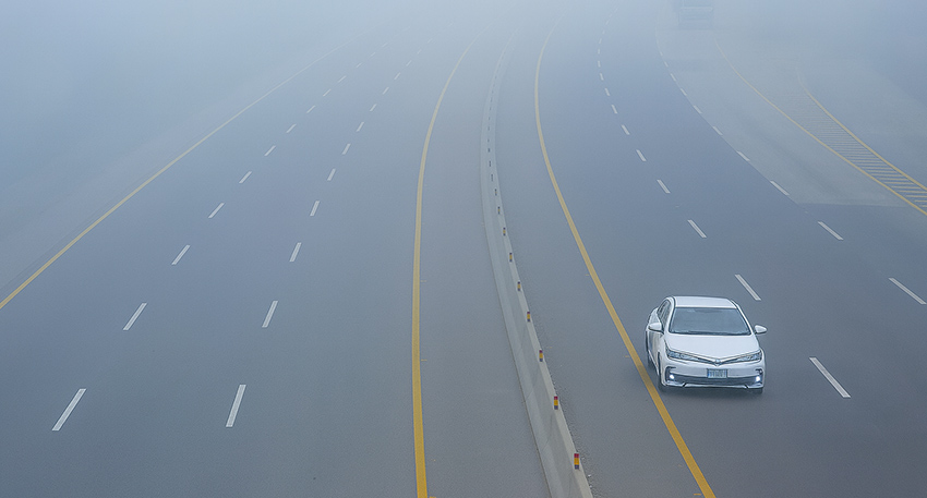 Dense fog shuts down motorways across Pakistan, authorities warn