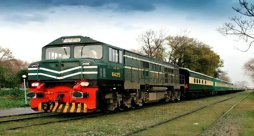Pakistan railways outsources key services