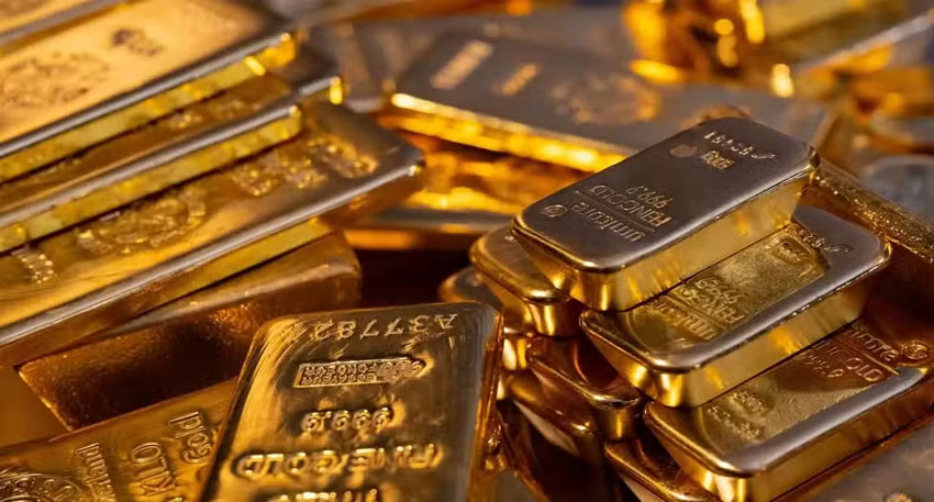 Gold smashes record above $4,800