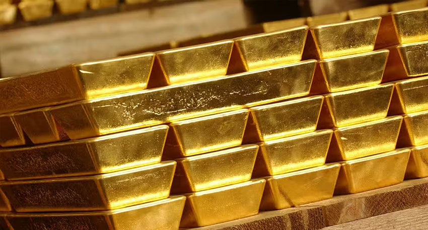 Gold hits fresh record as prices surge in Pakistan