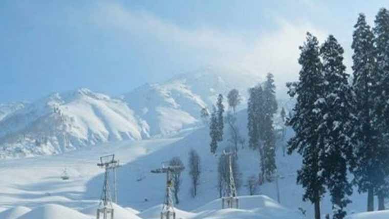 Tourists banned from snowfall spot for 4 days