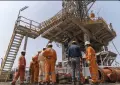 Global oil prices fall as Pakistan cuts petrol and diesel rates